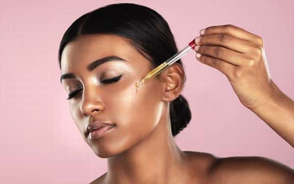 Serum là gì? Cách sử dụng serum đúng cách để da hấp thụ tối đa dưỡng chất